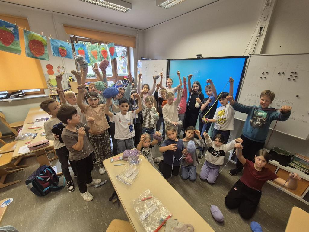 Häkelspaß im vierten Schuljahr